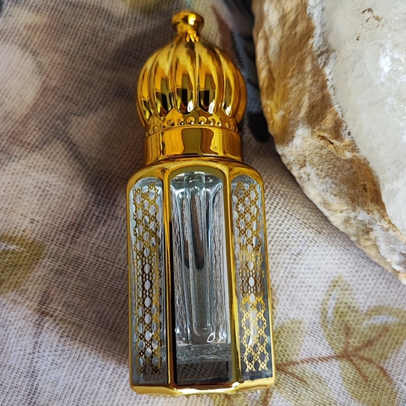 Vintage Reproduction Small Glass & Gold Perfume Bottle with Dauber Crystal Top - Picture 5 of 9